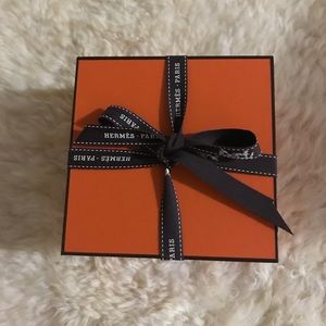 Meet your posher^^ 😘🛍🎁🍾